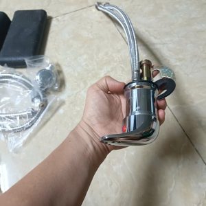 GẬT GÙ TRONG BỘ PHỤ KIỆN BỒN GỘI